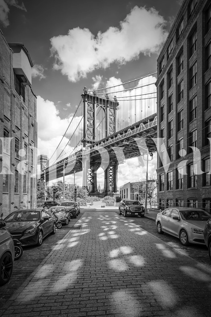 Manhattan Bridge in black and white wallpaper