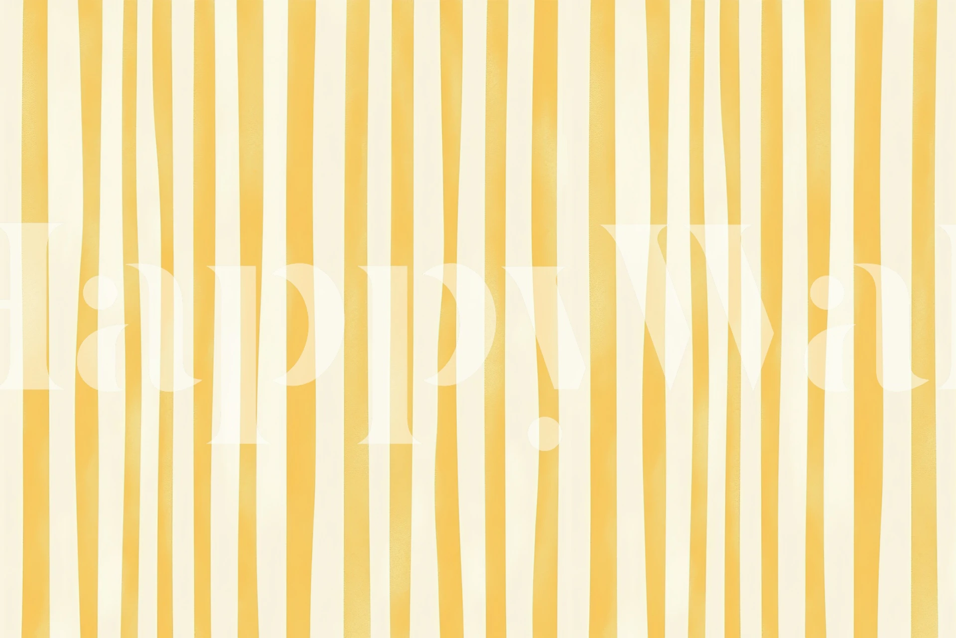 Papier peint rayé jaune et blanc dans une pièce