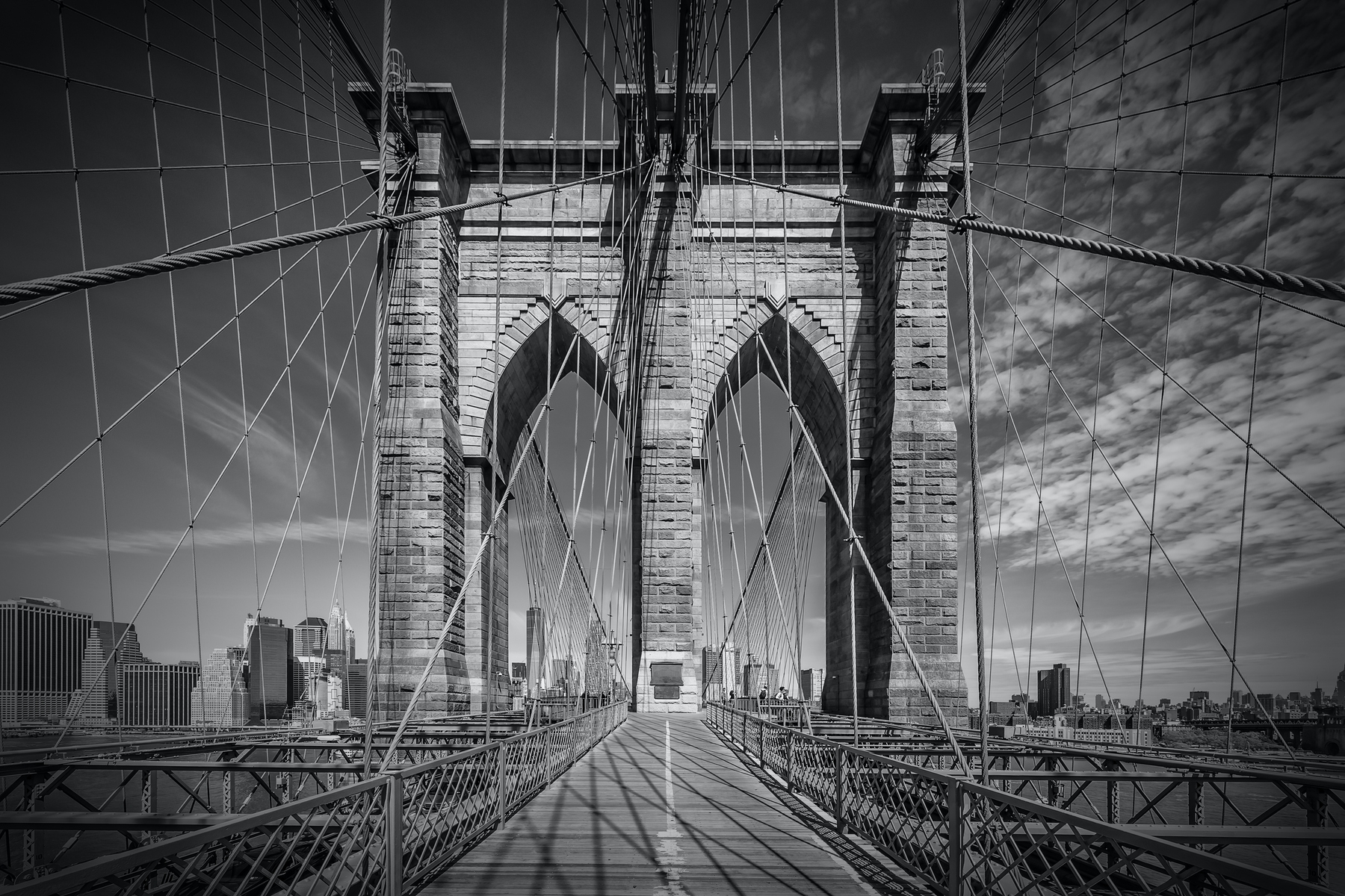 Бруклинский мост черно белый