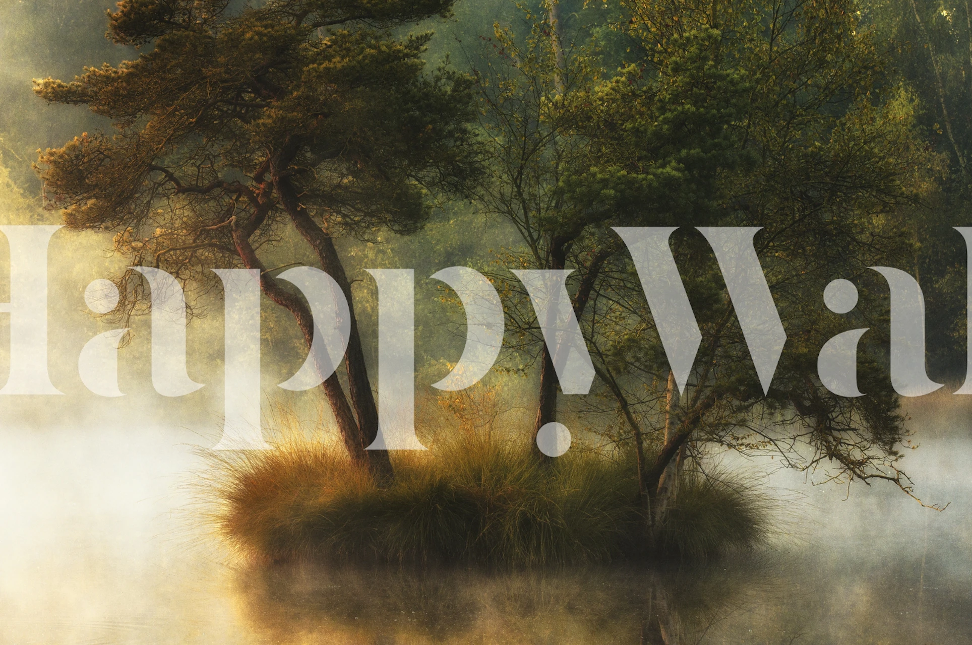 Slikovita zidna slika mirnog, maglom obavijenog otoka s bujnim drvećem