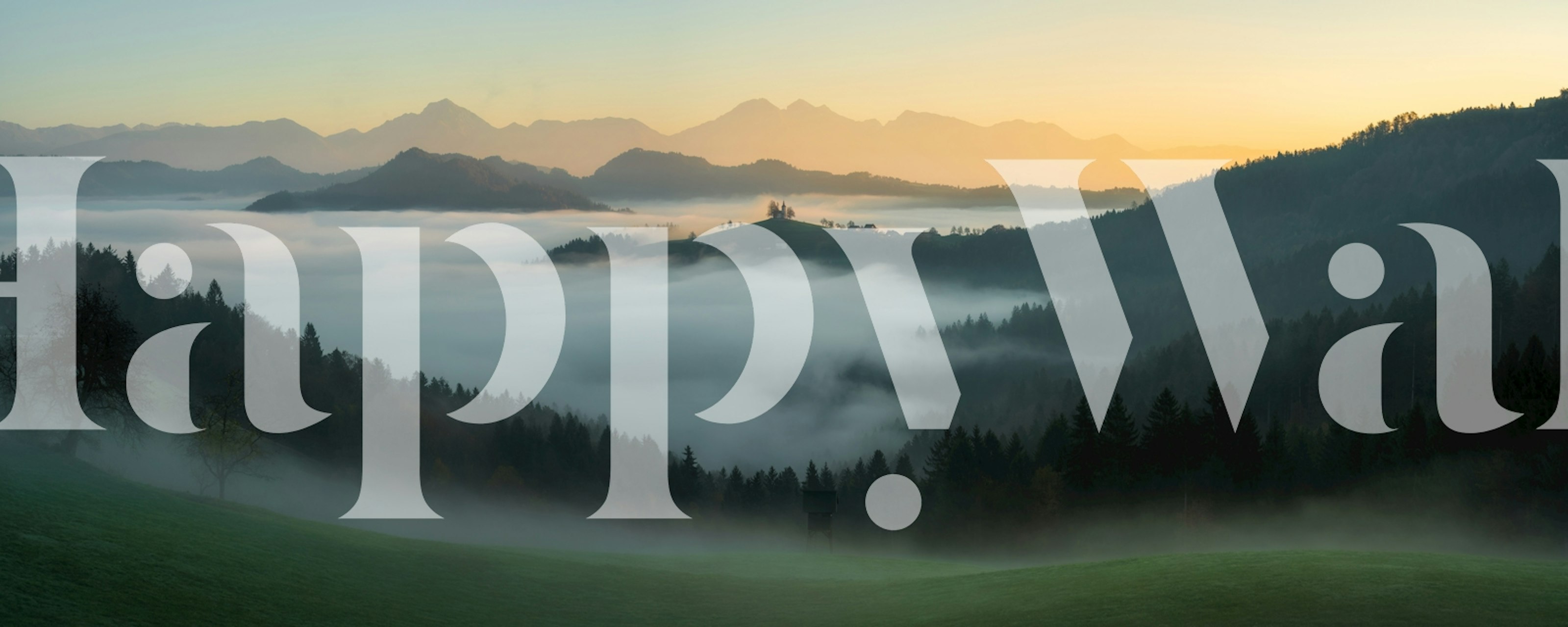 Misty Mountain Morning wallpaper v pokoji