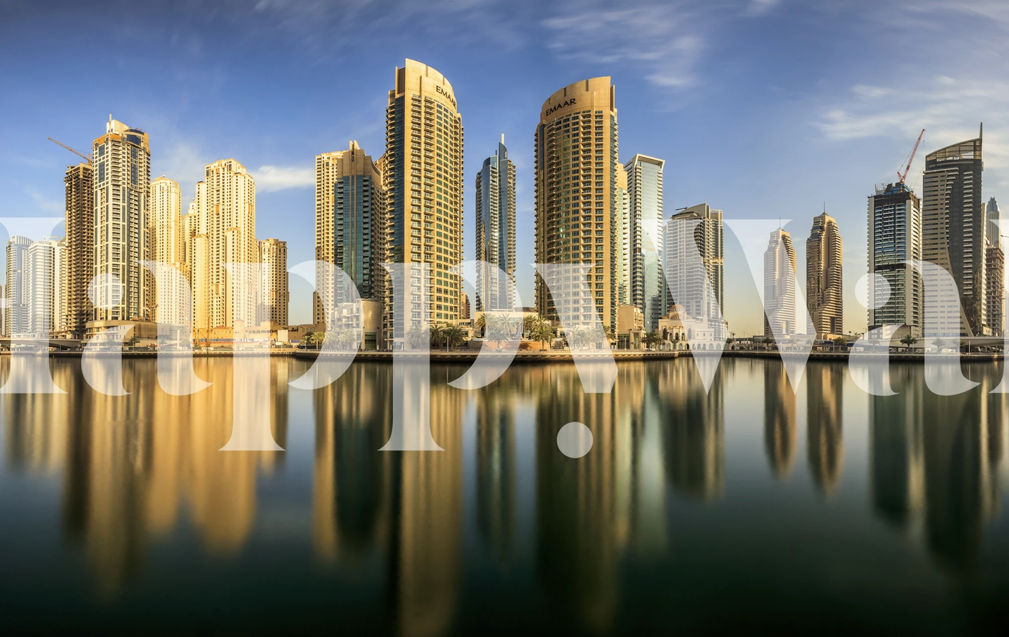 Panoramic Dubai Marina Skyline Tapete in Raumsetting