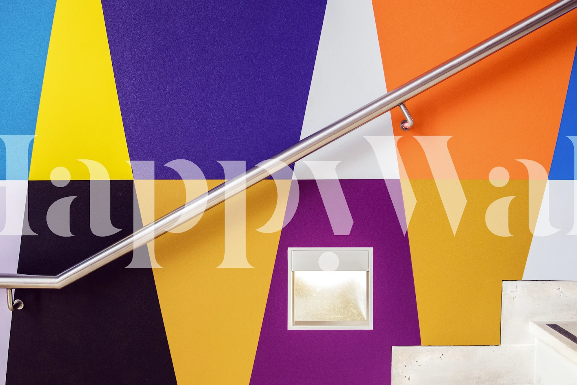 Färgglad geometrisk tapet på trappor