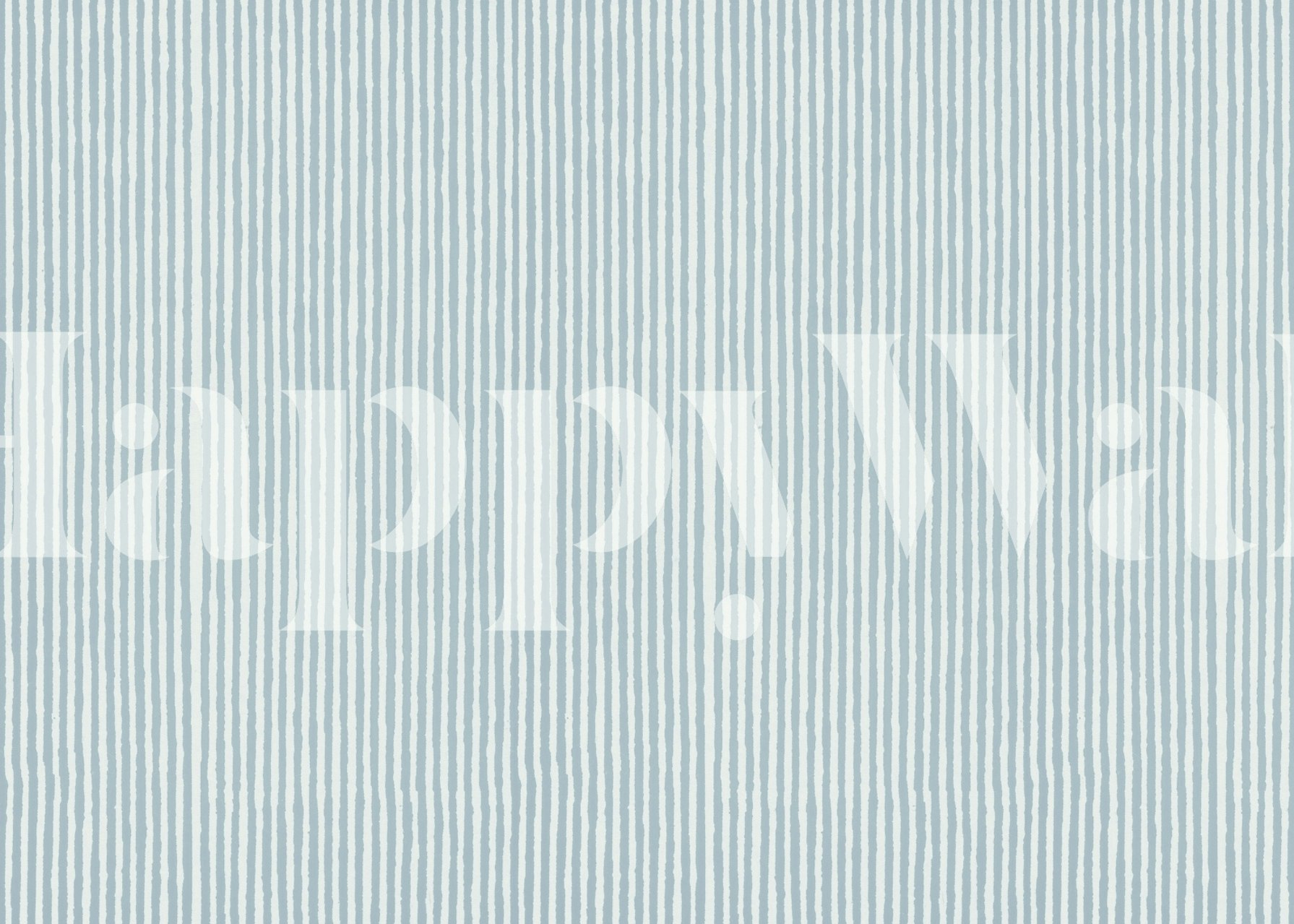 Gentle Stripes in Blue tapet i ett rum