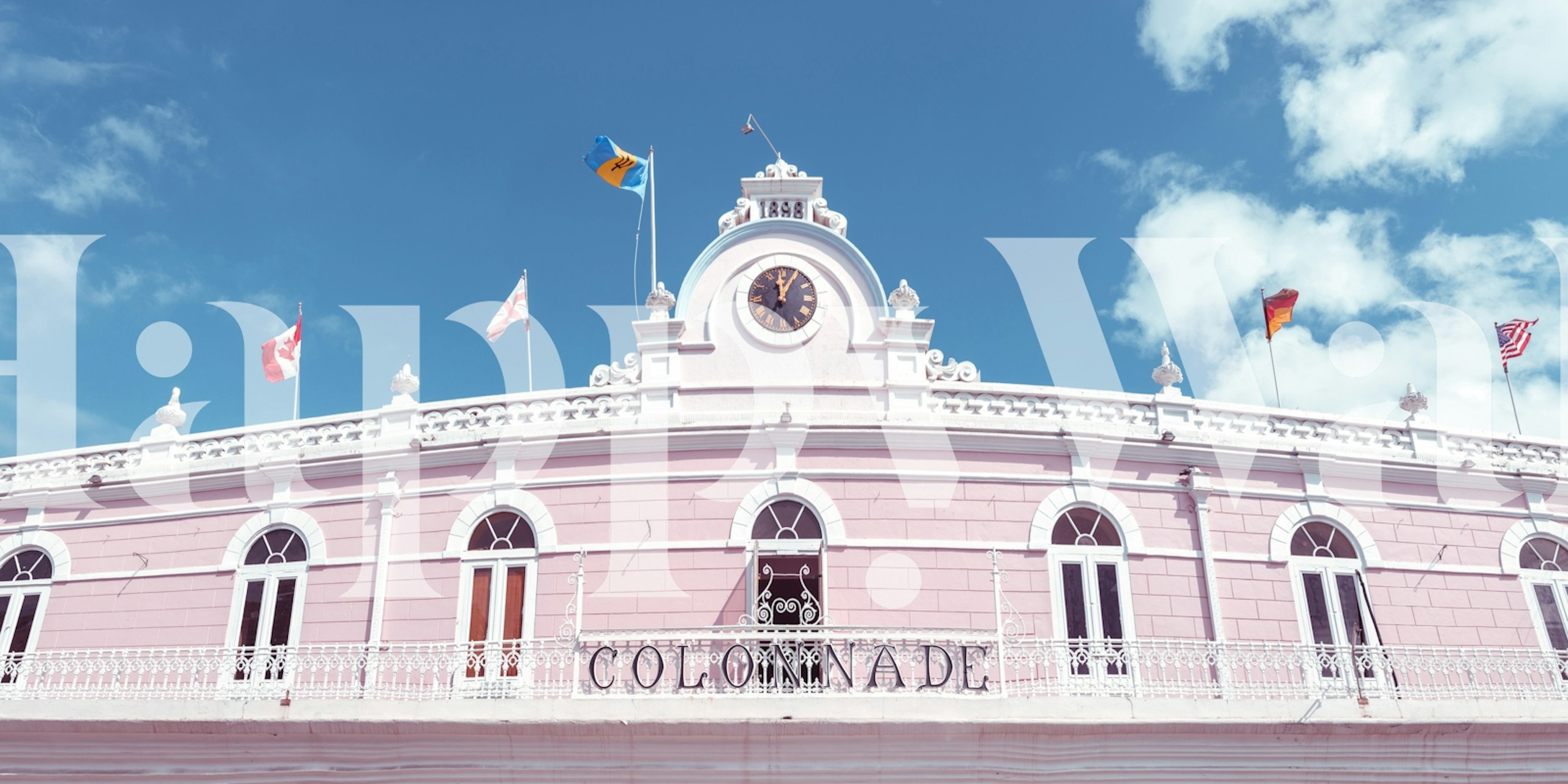 Tapeta Colonial Pink Facade v pokoji