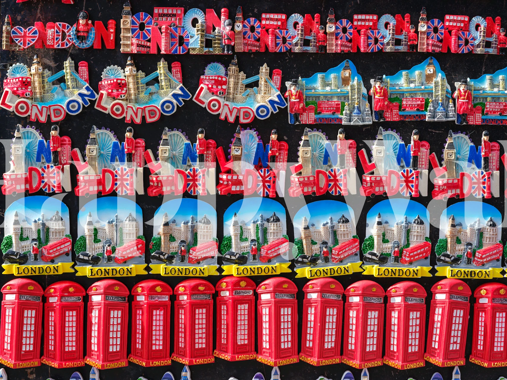 Vibrant London souvenirs wallpaper design in room