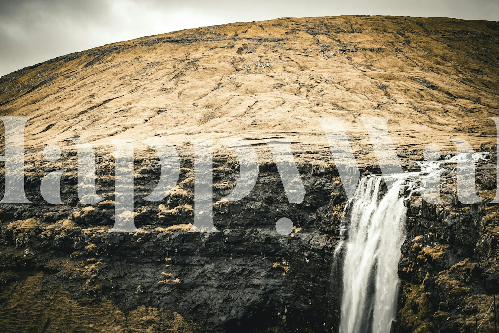 Golden Cliff Waterfall View tapet i et rum