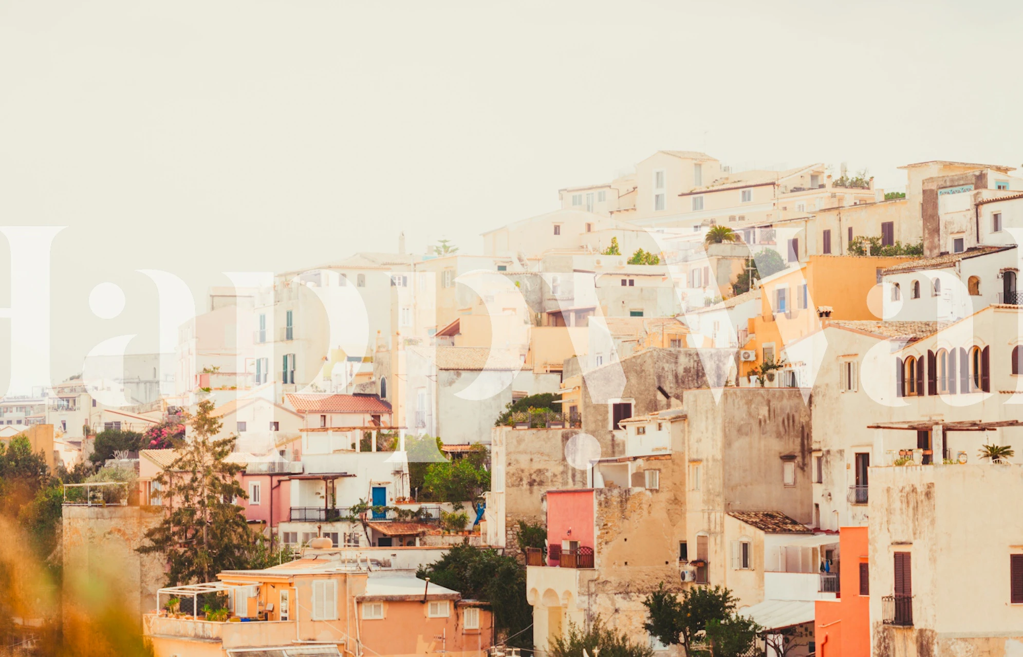 Warm Italian Horizon Dwellings Tapete in einem Raum