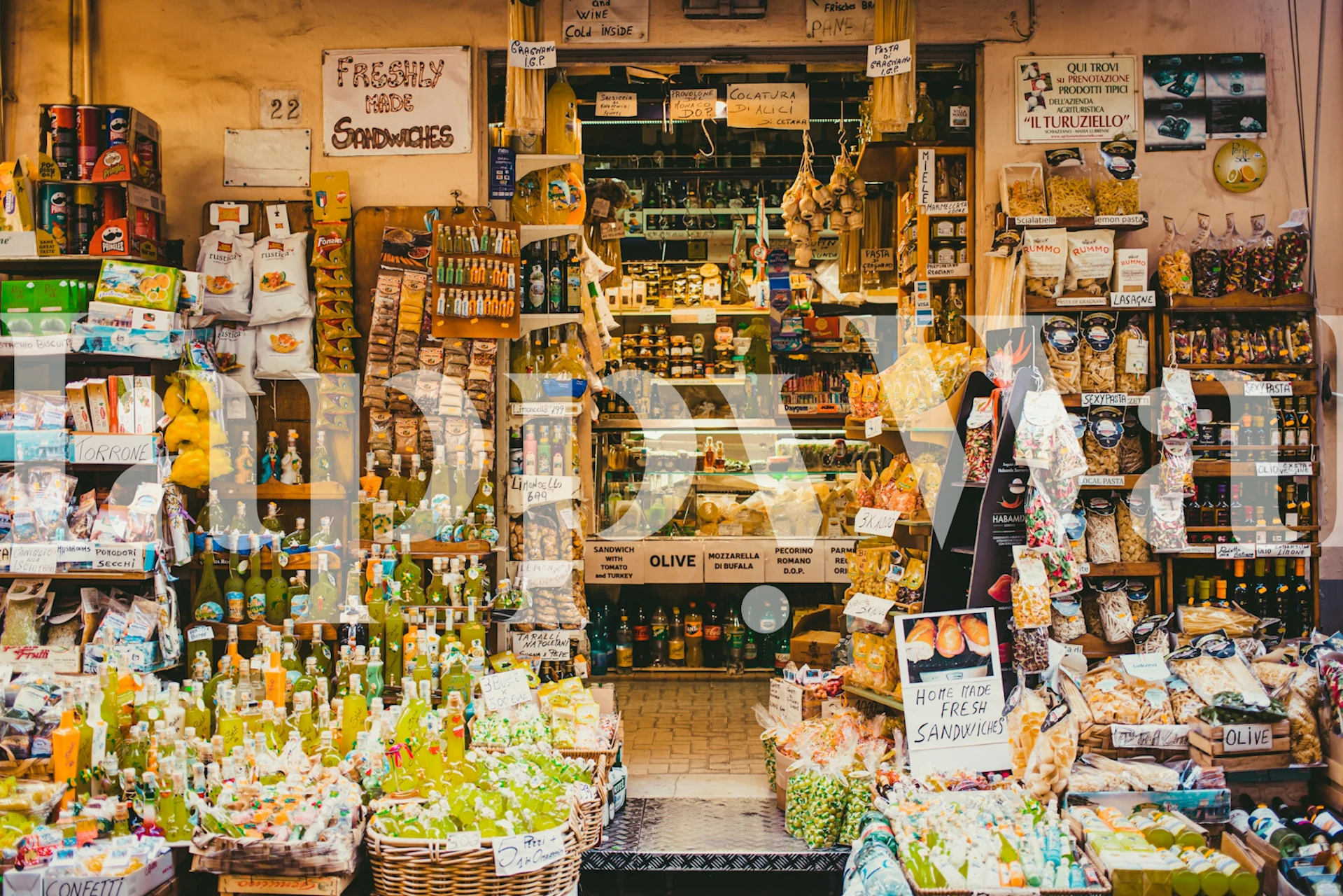 Charming Italian Deli Vibes Tapete in einem Raum