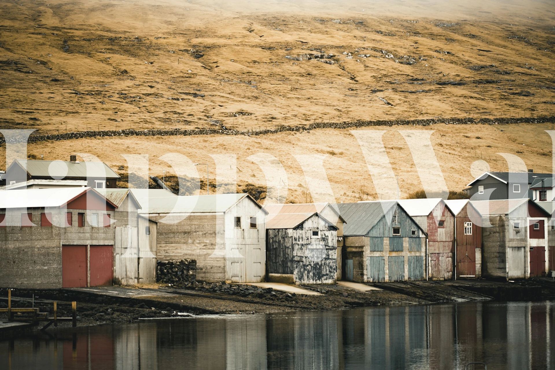 Faroe Island waterfront wallpaper i et rum