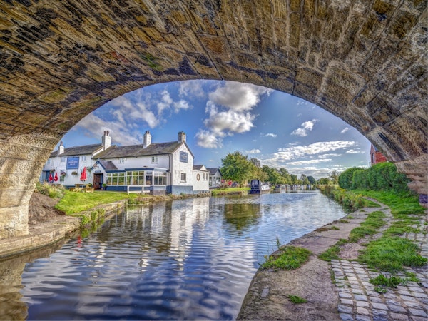 Tranquil Canalside Retreat