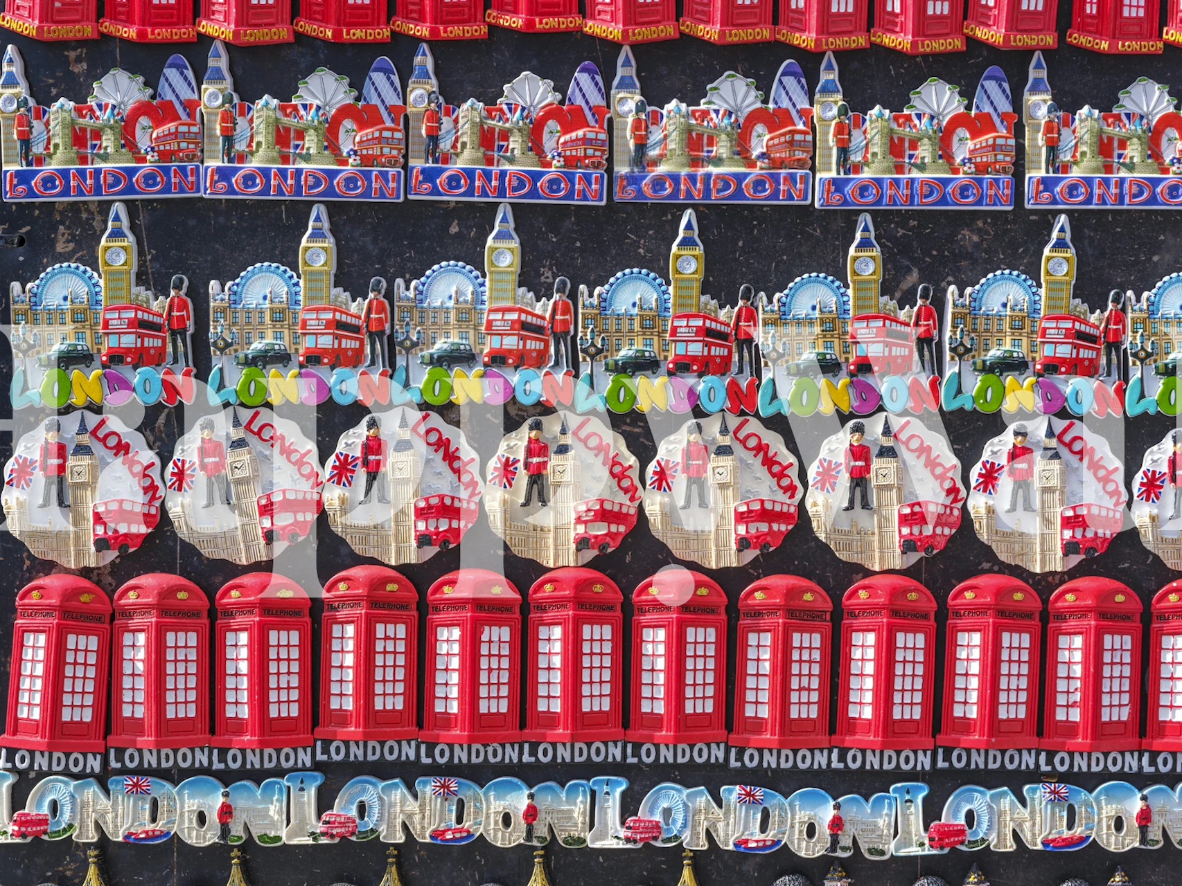 Vibrant London Icons wallpaper in een kamer