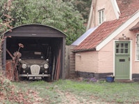 Vintage Car Hideaway wallpaper