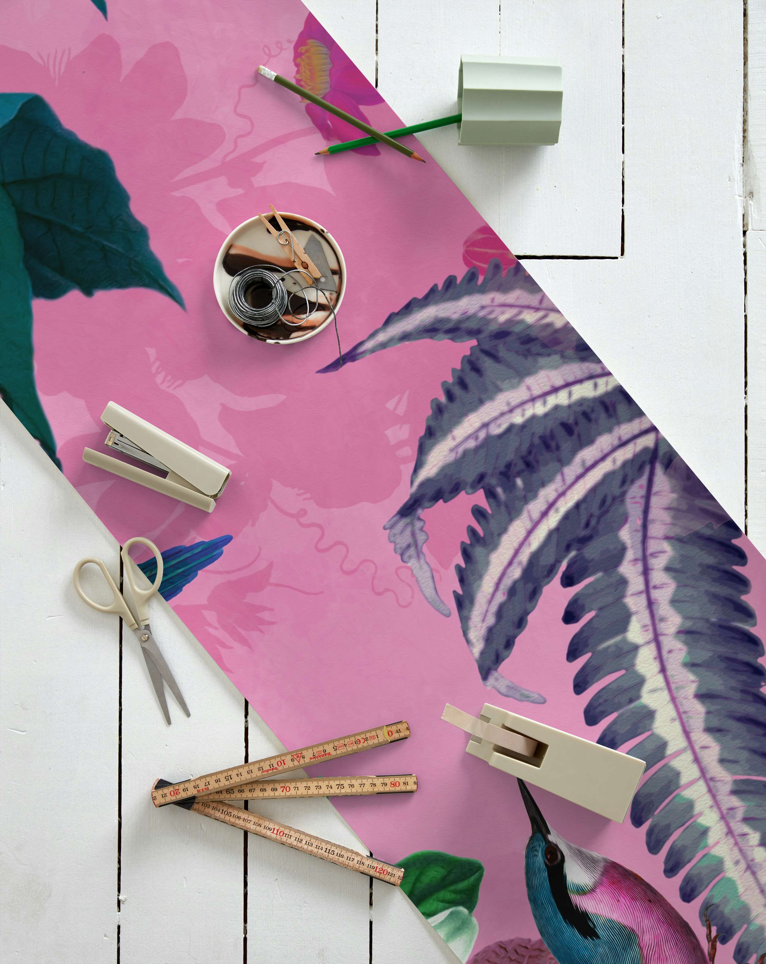 Retro flowers in pink wallpaper roll