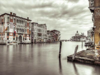 Timeless Venetian View wallpaper