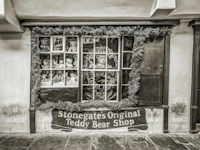 Old World Teddy Store tapete