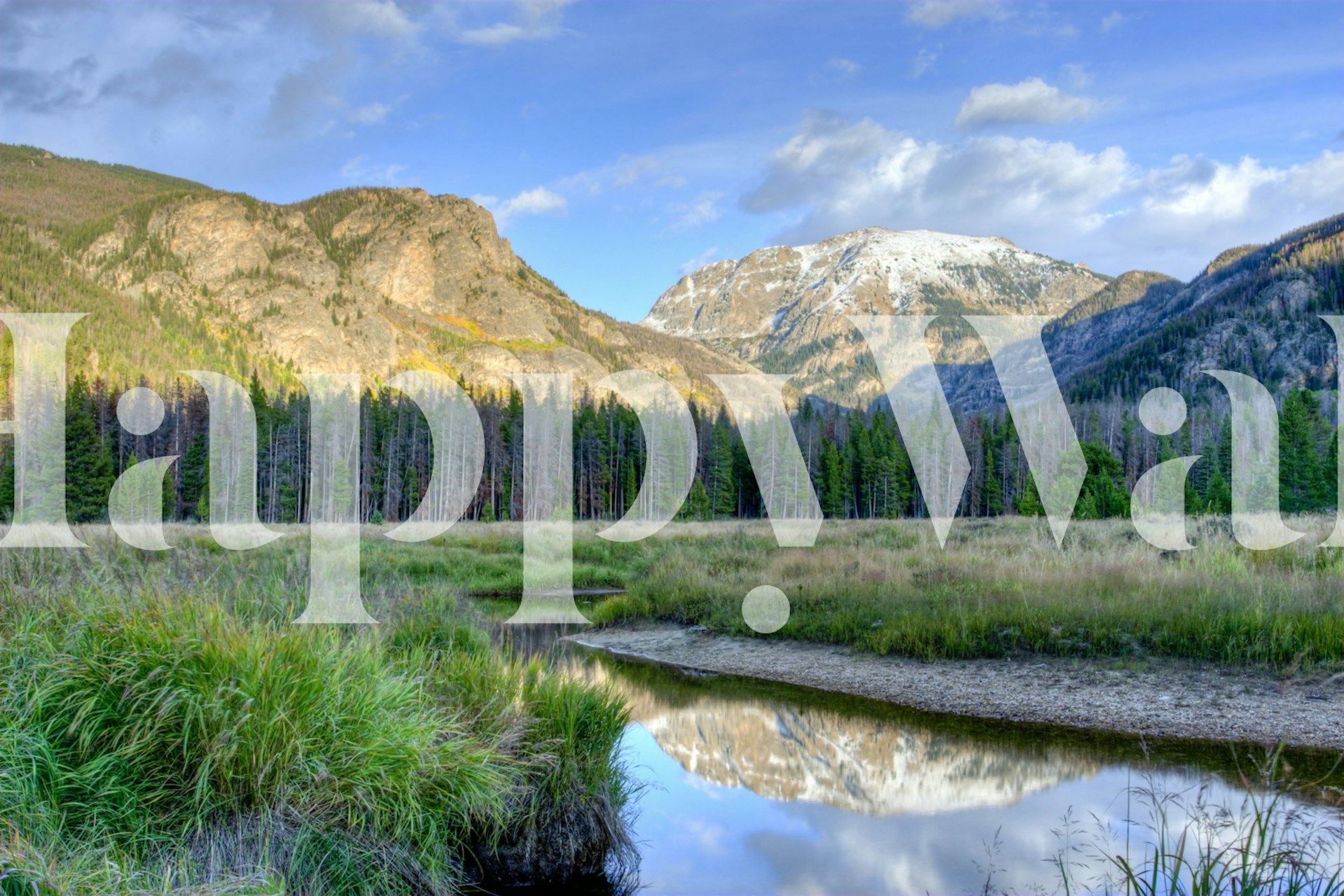 Tapeta Mountain Reflection Serenity wyświetlona w pokoju