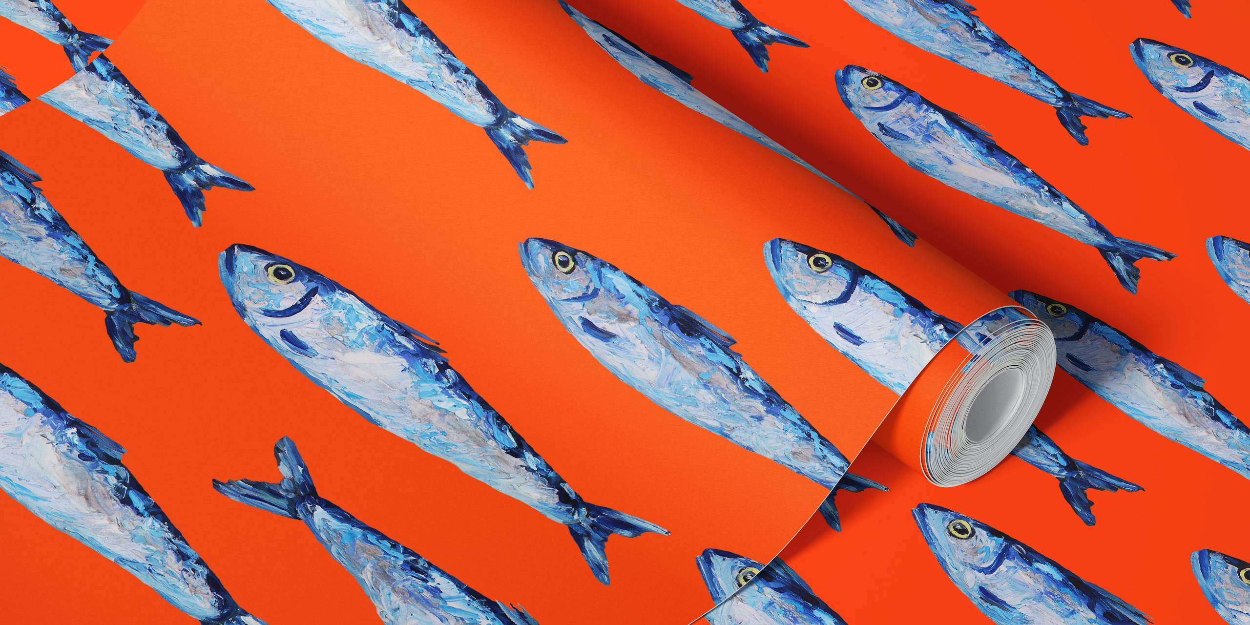 Fotomural con estampado de sardinas azules sobre fondo naranja.