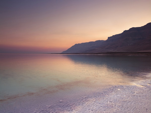 Serene Sunset Shoreline