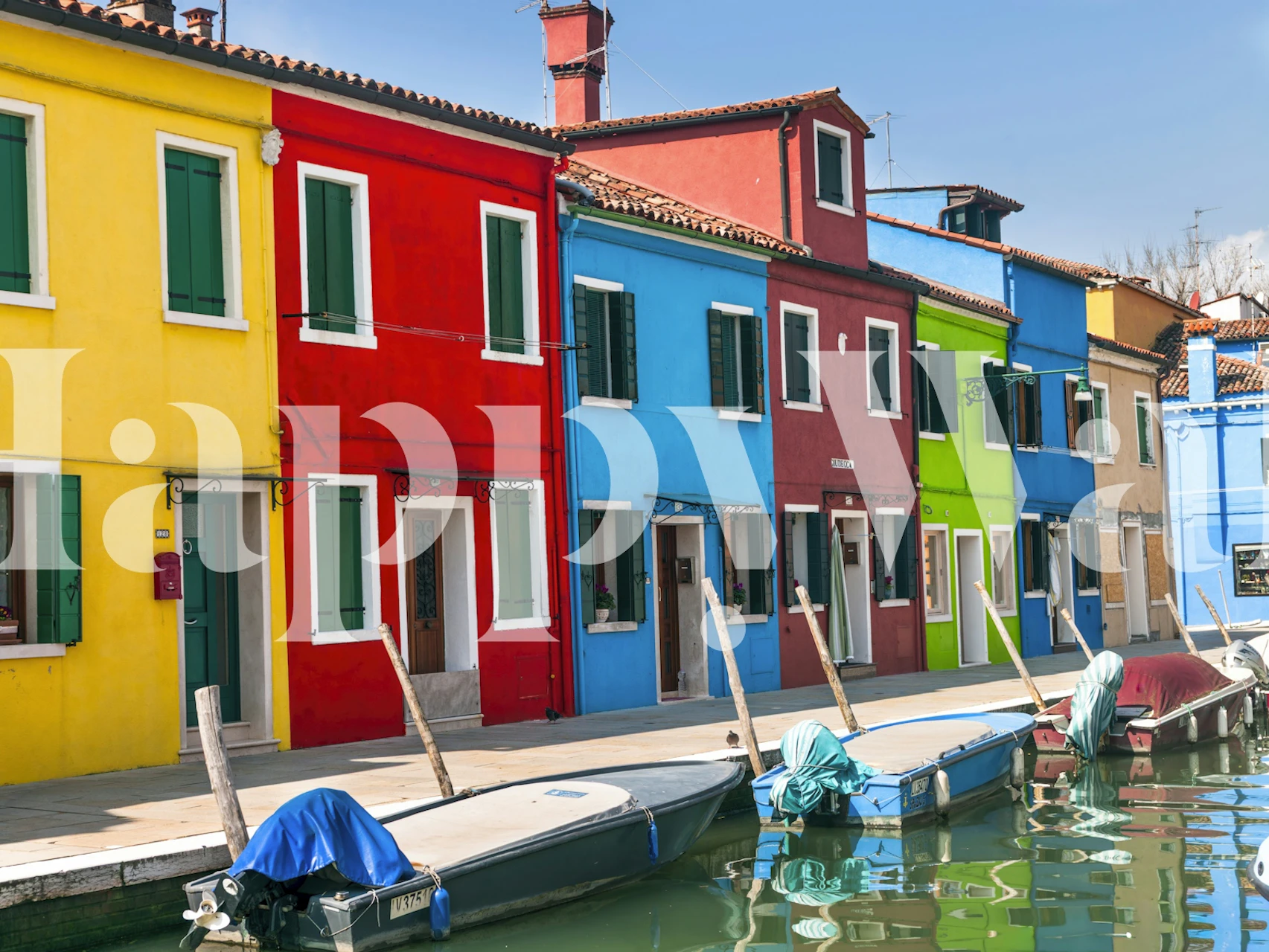 Carta da parati Multicolored Burano in una stanza