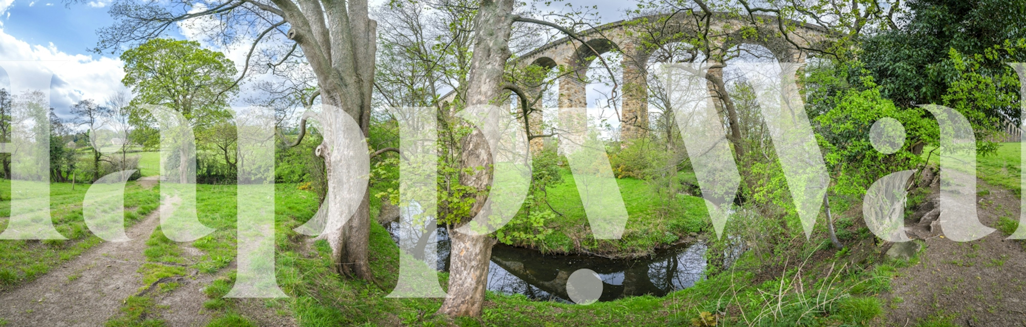 Viaduct Arches in Crimple Valley behang in een kamer