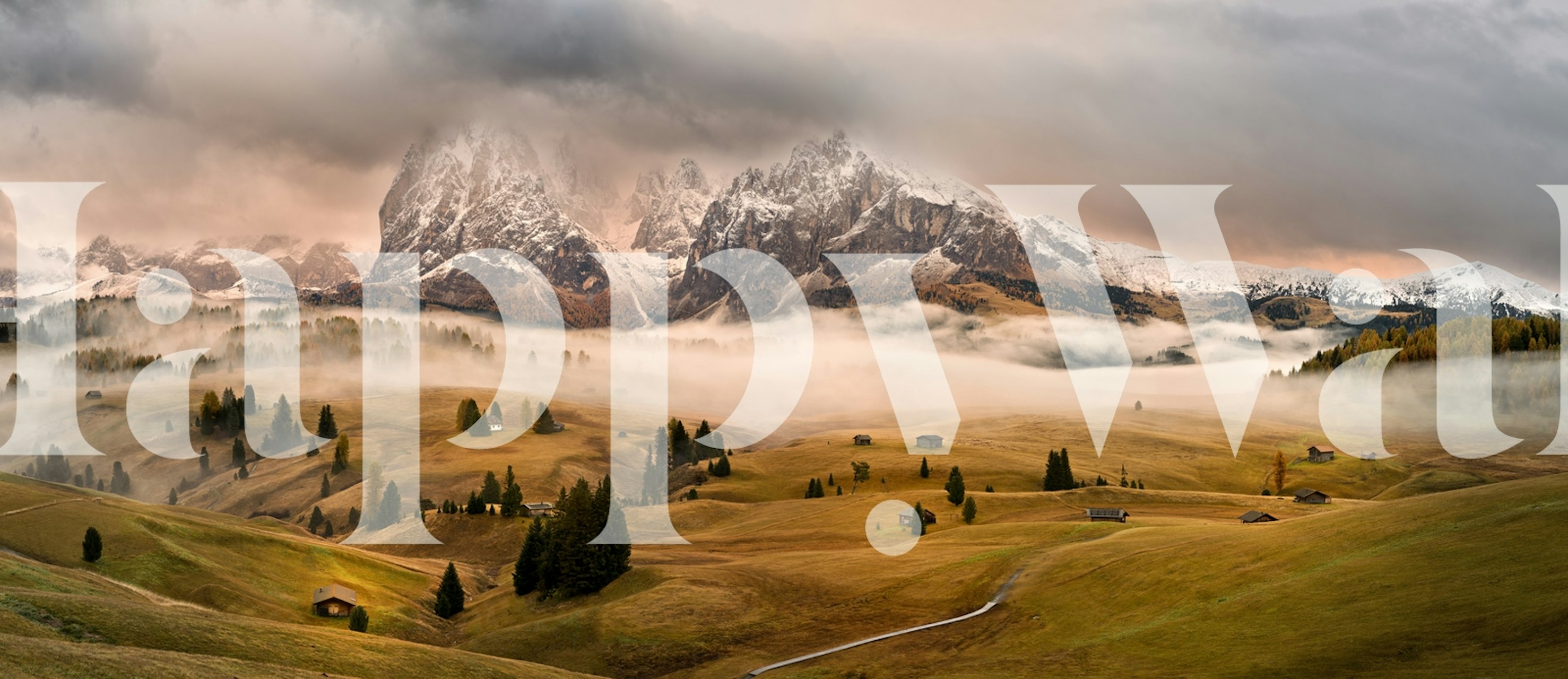Fotomural vinílico panorâmico da cordilheira Dolomitas com neblina e prados