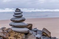 Stone Cairn Portuguese Beach tapete