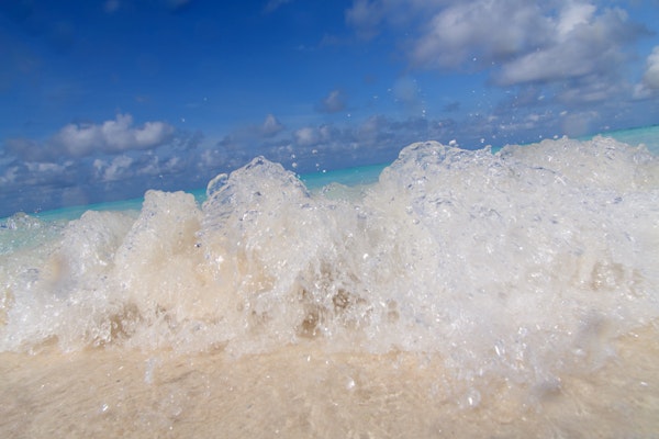 Caribbean Island Wave Love 2