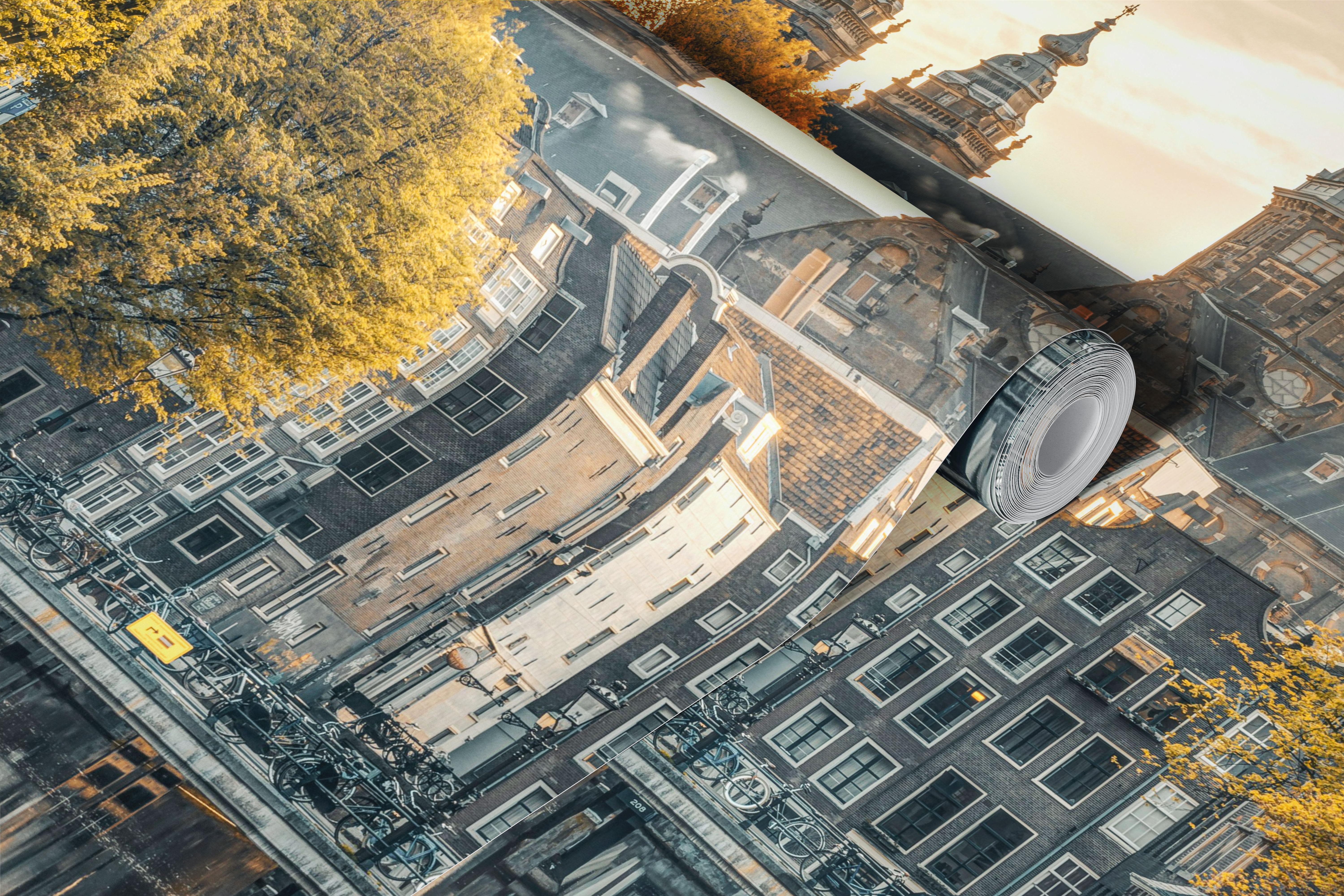 Canal con bicicletas en una habitación bellamente estilizada