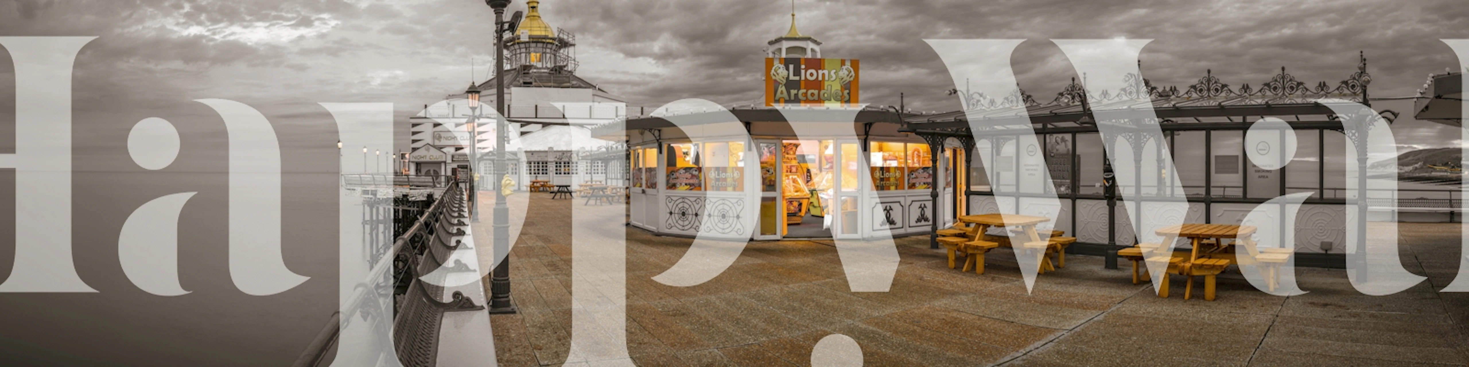 Seaside nostalgia wallpaper in a room