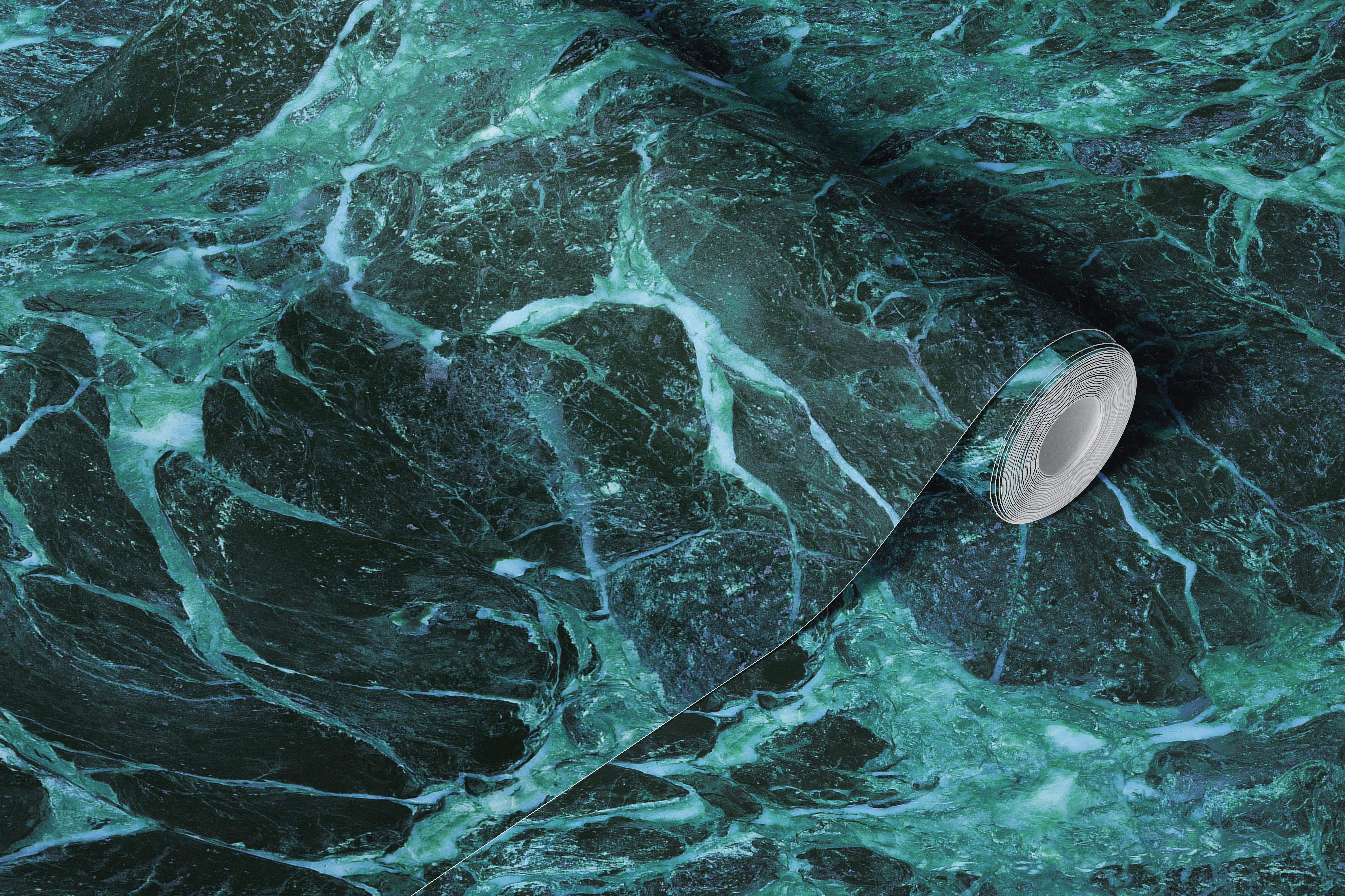 Verde Alpi Italian marble tapetti huoneessa