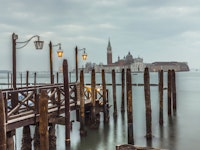 Jetty over Venetian Lagoon tapete