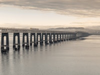 Serene Bridge View papiers peint