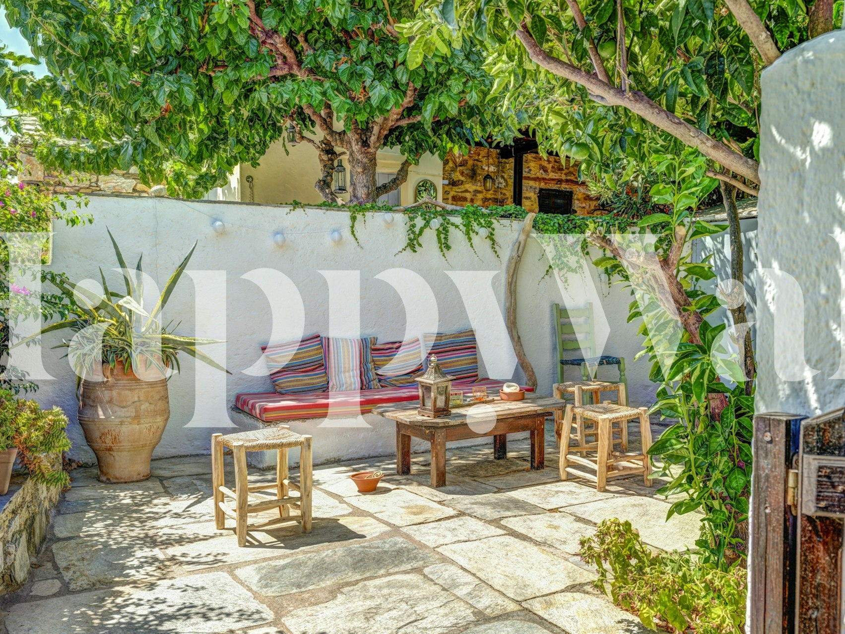 Σχεδιασμός ταπετσαρίας Colorful Backyard Patio