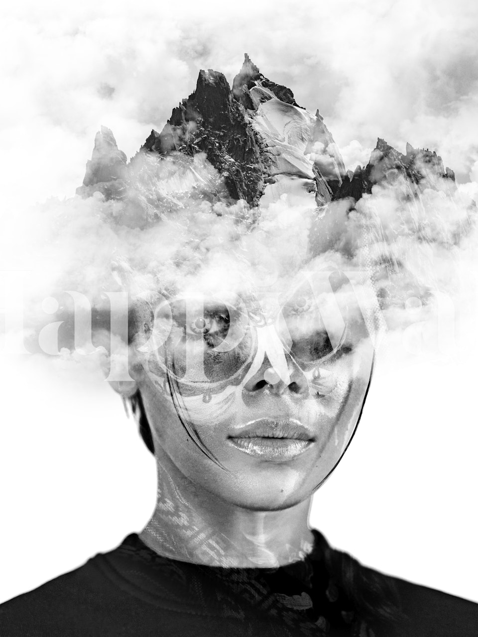 Abstraktní černobílé tapety v sobě spojující tvář ženy a horskou krajinu uvnitř mračen.