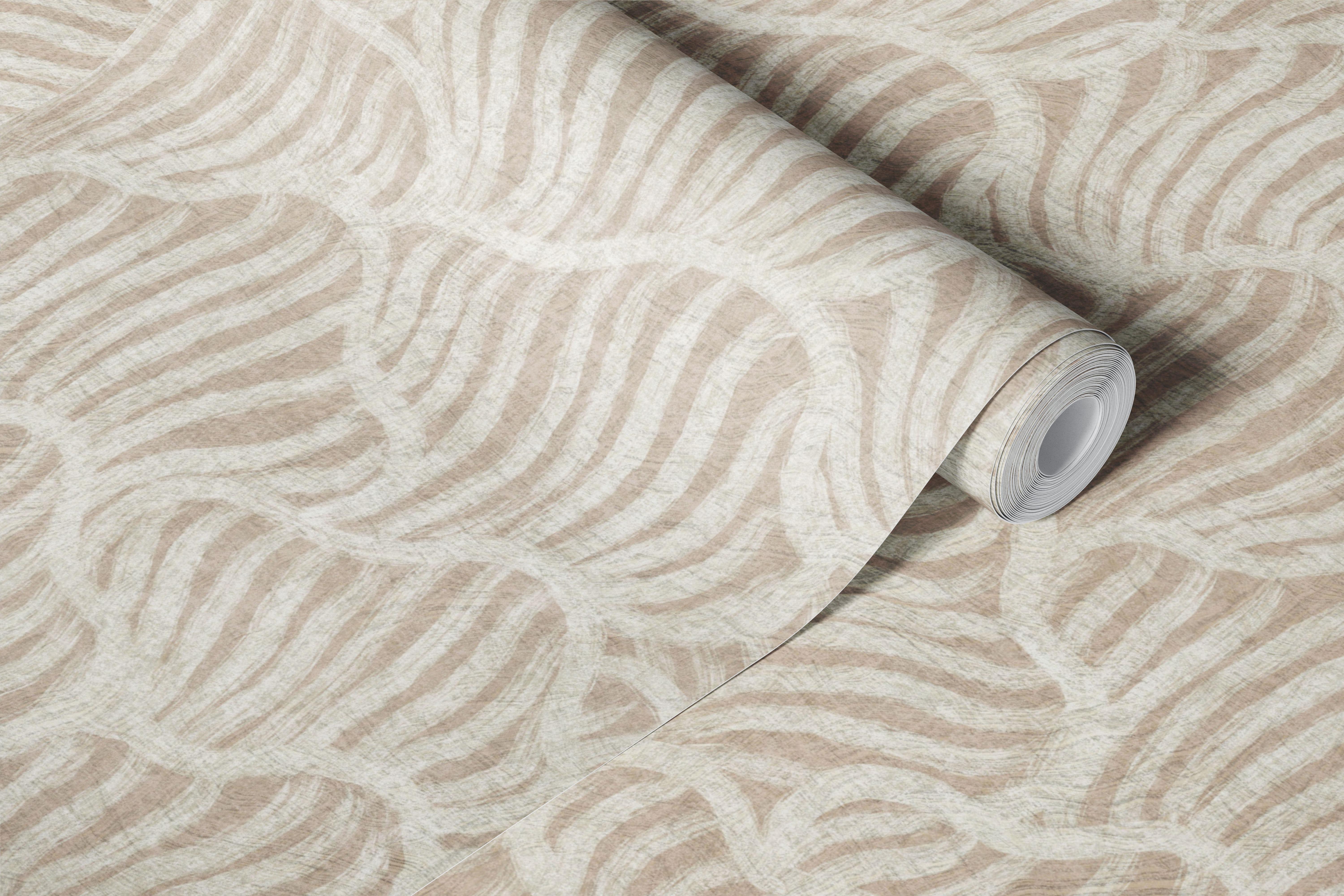 beige behang met schelpen in een neutrale kamer