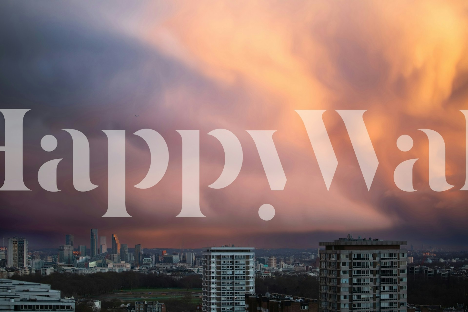 Storm above London Tapete in einem Raum
