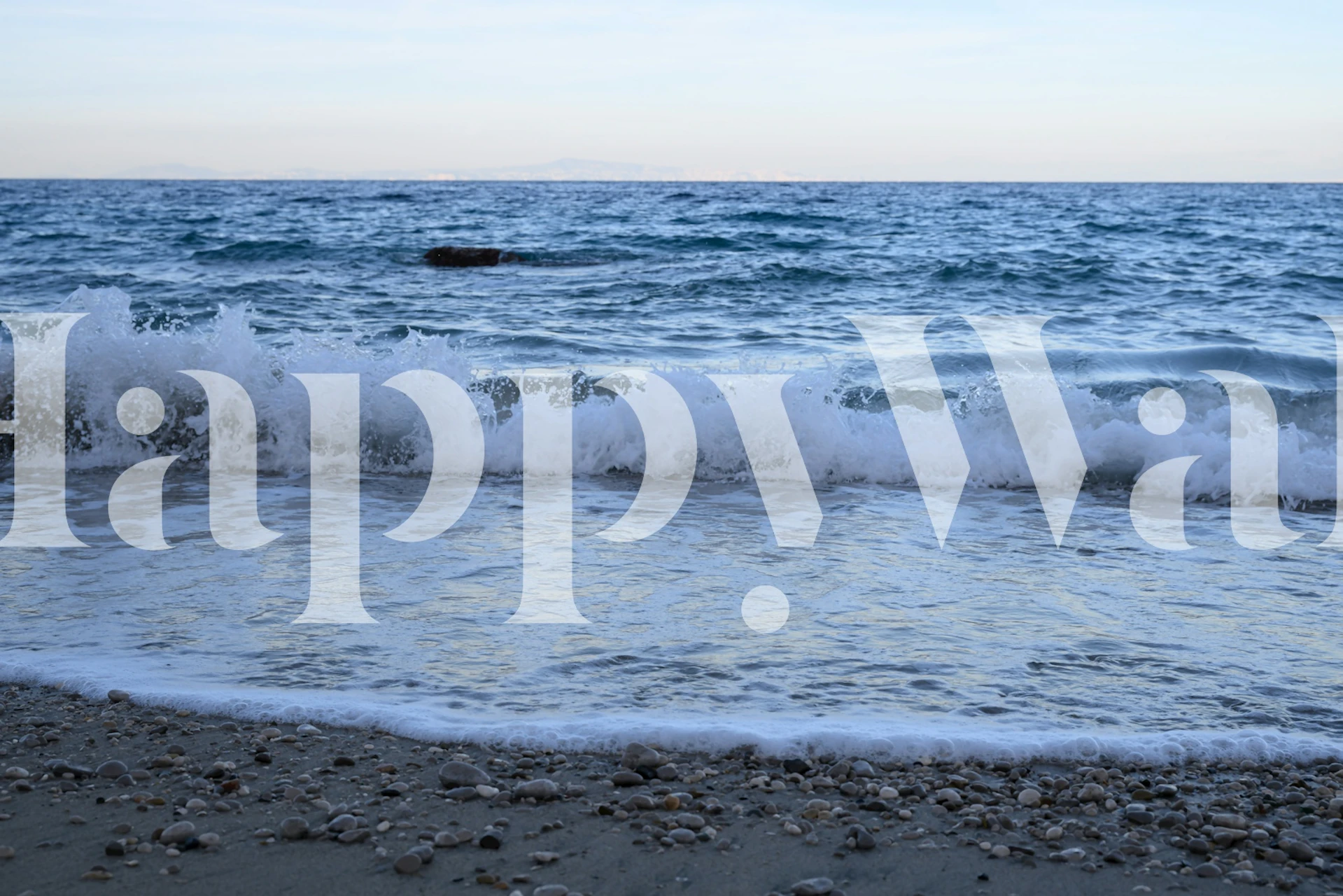 Droomachtige oceaan zonsondergang behang in een kamer