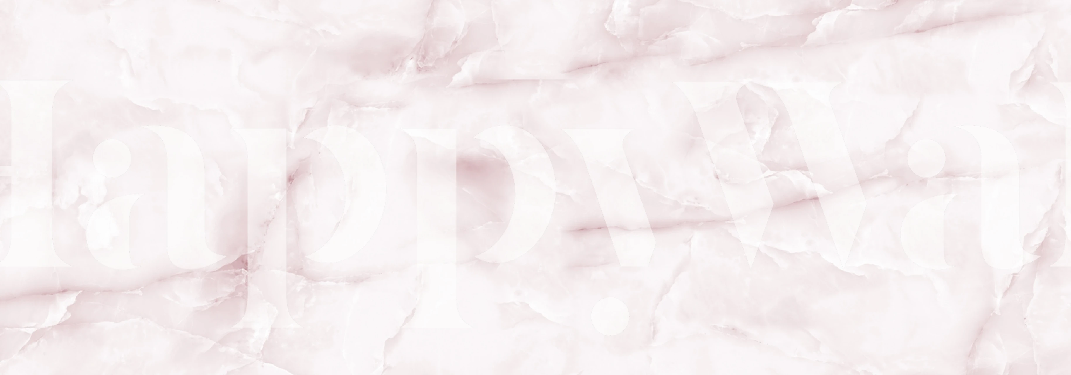 Pink onyx tapet vist i et stilfuldt rum