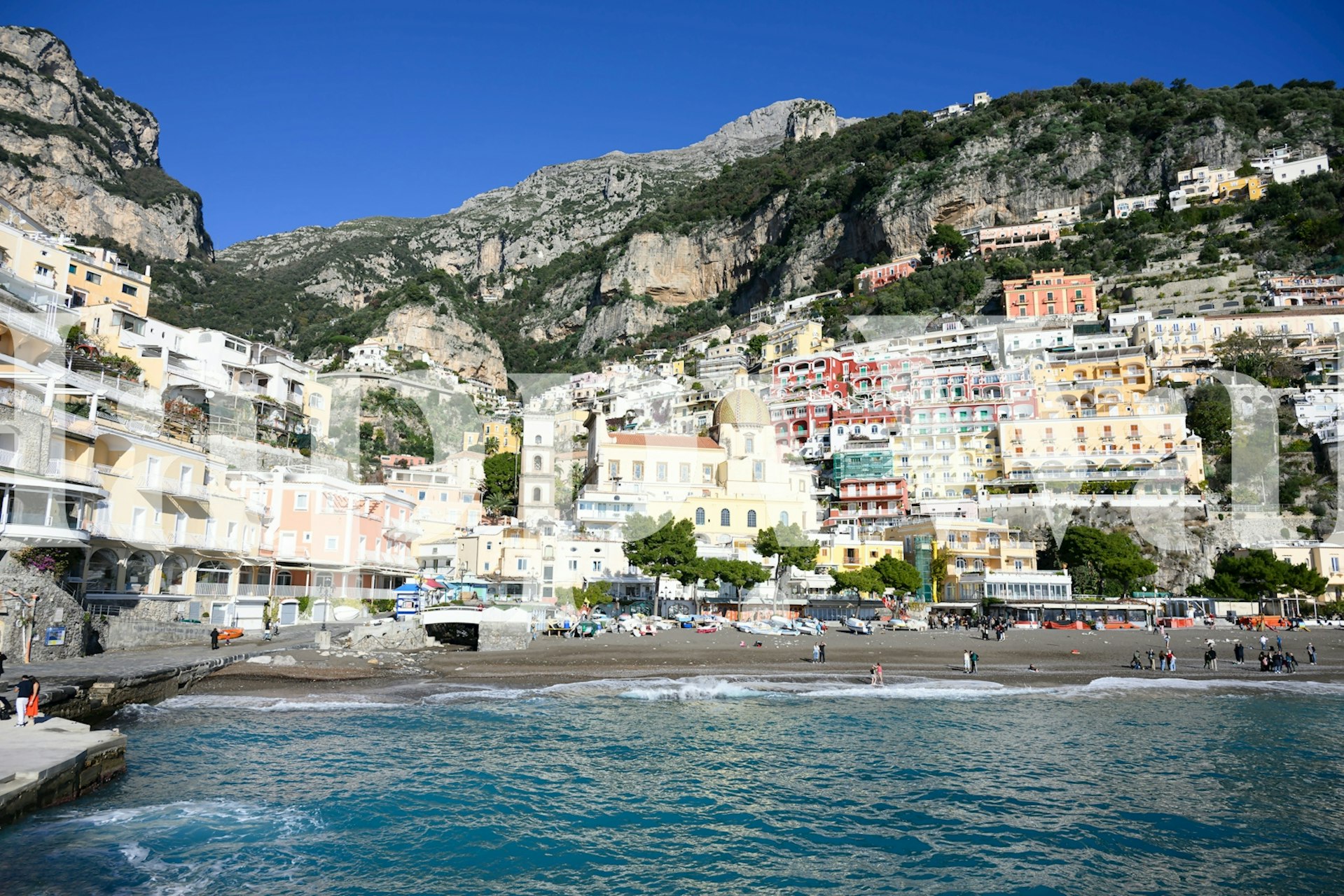 Colorful coastal city wallpaper featuring pastel buildings and beach scene