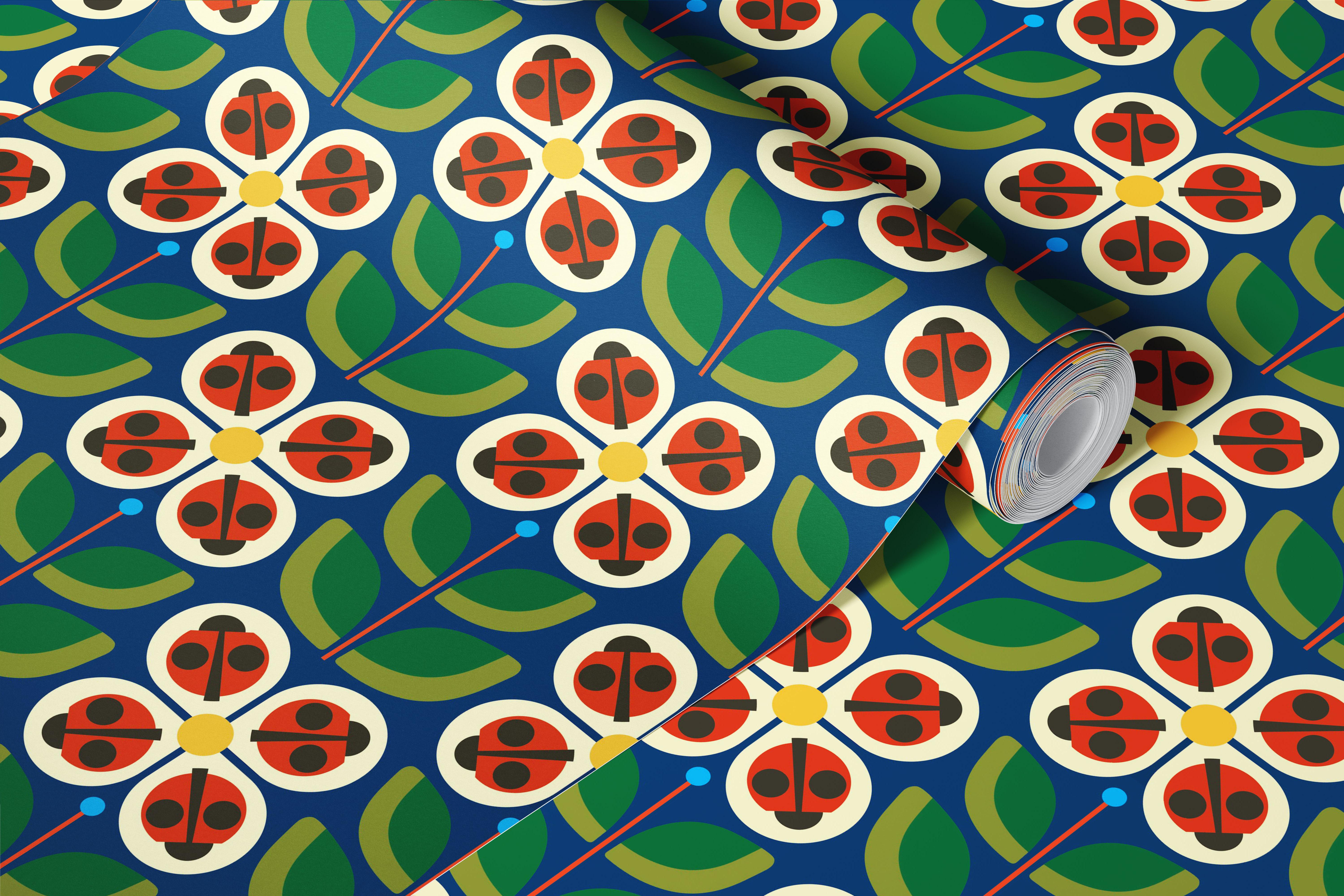 Tapeta Lady Beetle Bloom zaprezentowana w pomieszczeniu