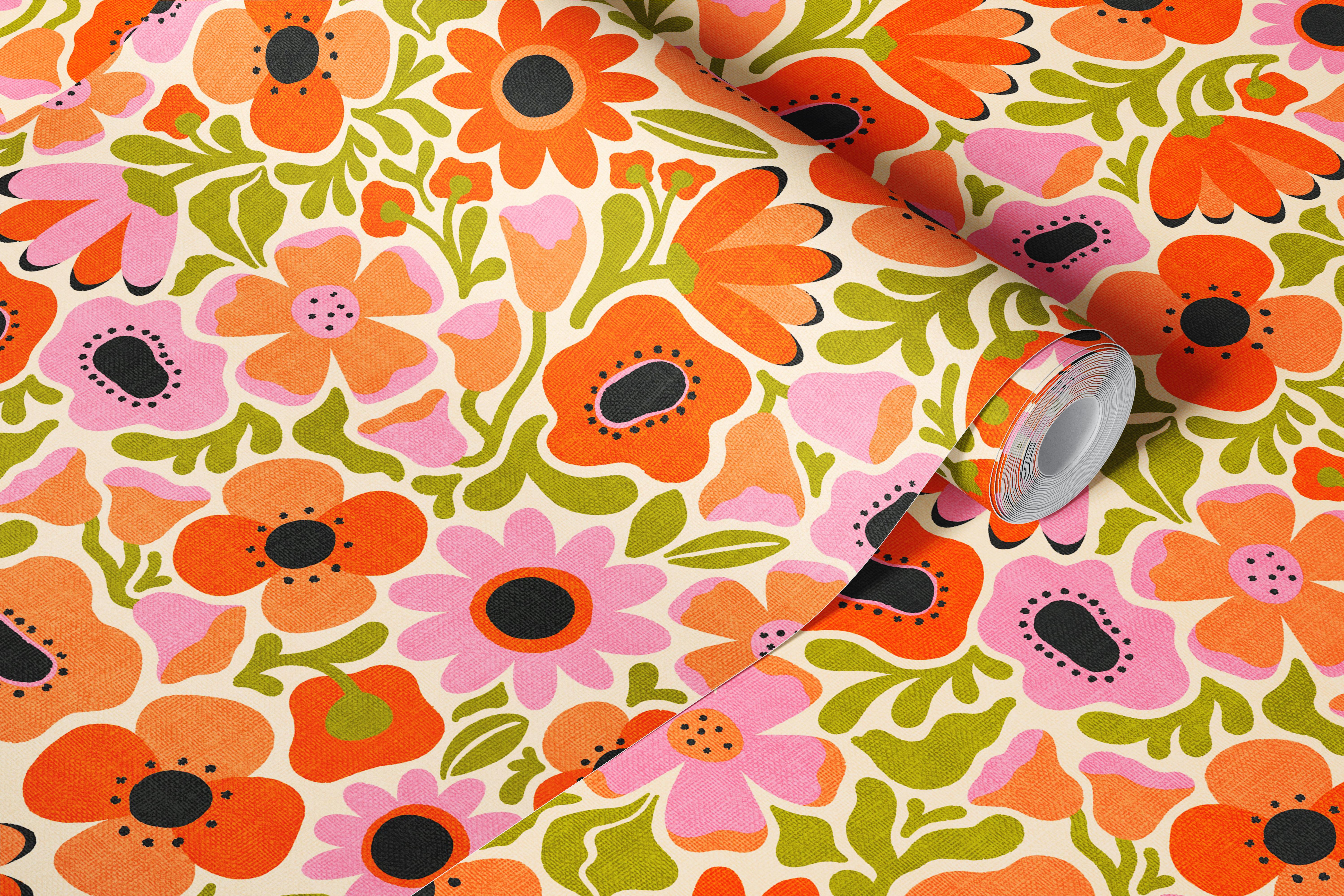 Farverig blomster tapet i et rum