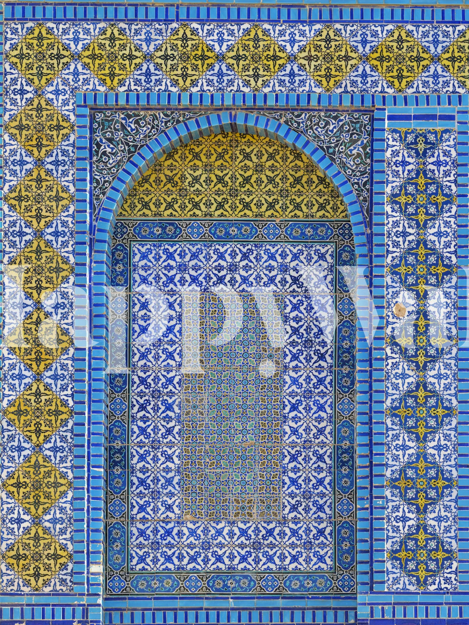 Blue Gold Mosaic Arch wallpaper in a room