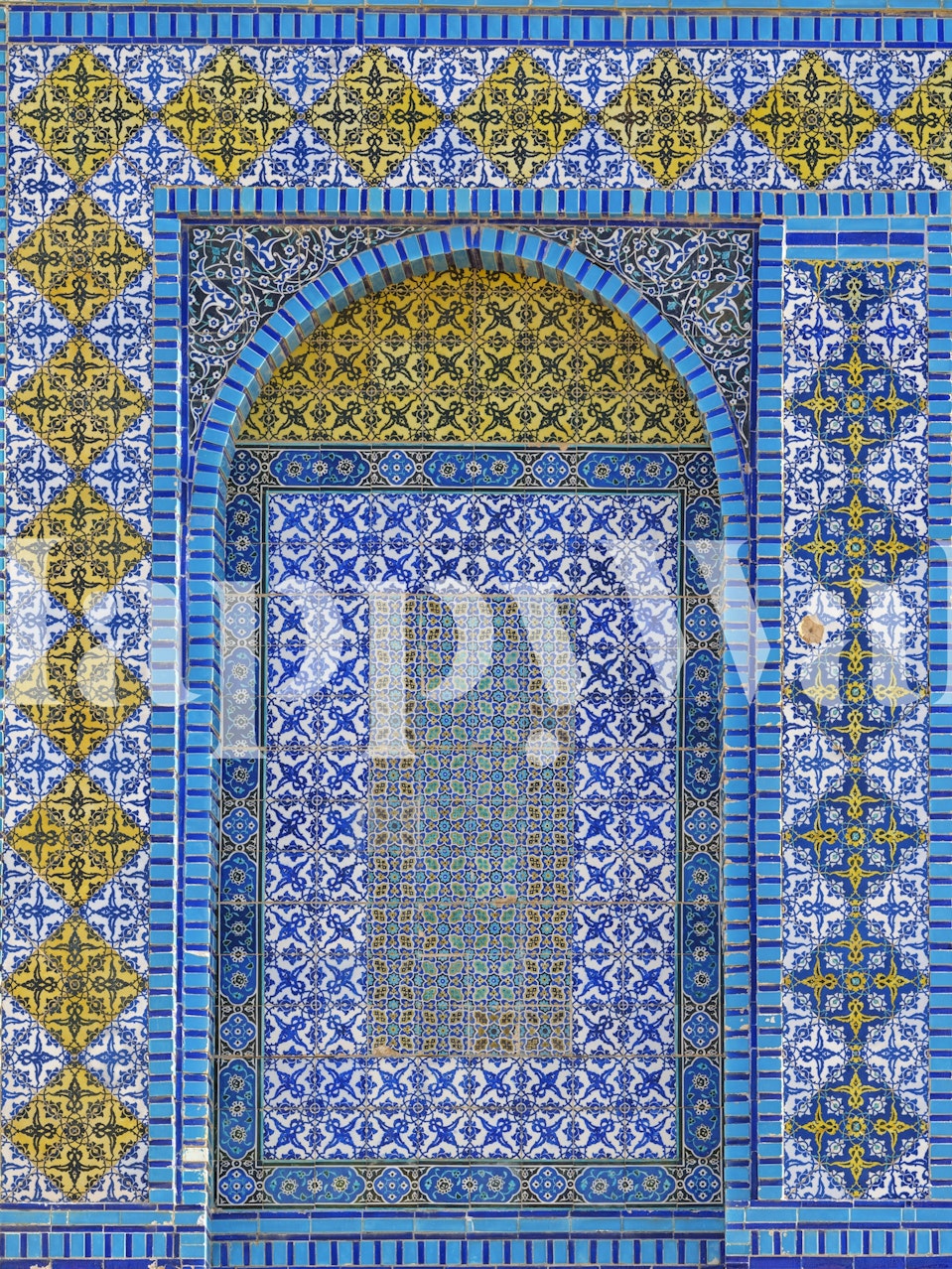 Blue Gold Mosaic Arch wallpaper in a room
