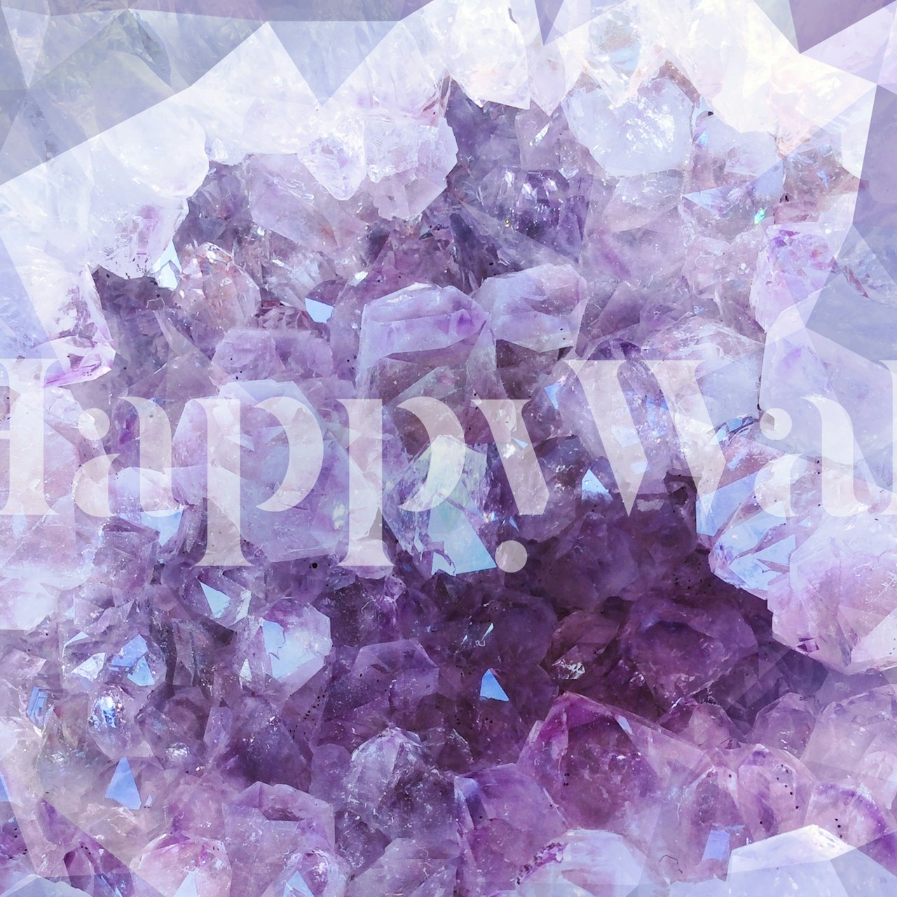 Papier peint mural de cristaux ultraviolets avec des nuances de violet, de blanc et de bleu, ressemblant à des grappes d'améthyste naturelles.