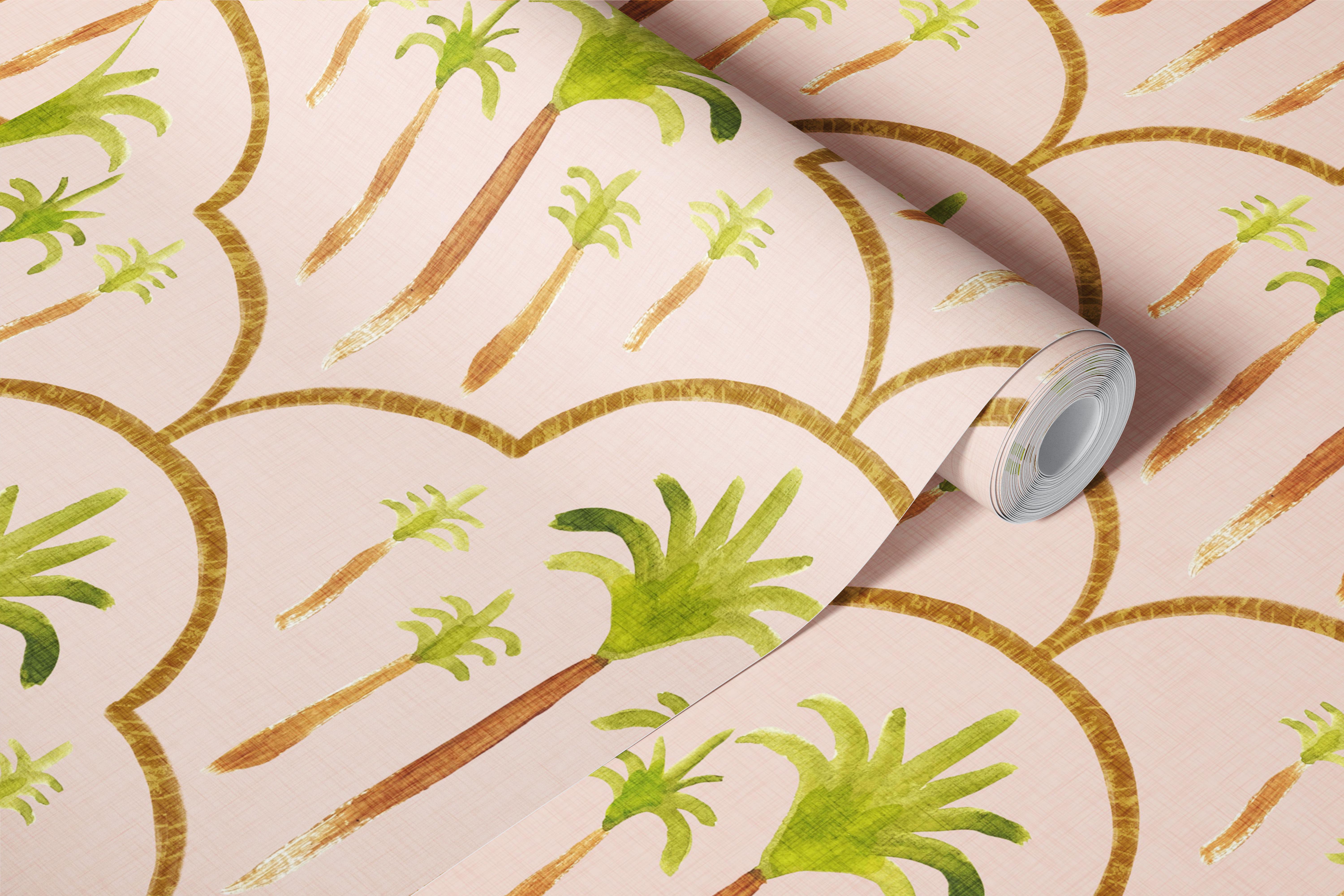 Papel de parede rosa blush com palmeiras e padrão em treliça no quarto