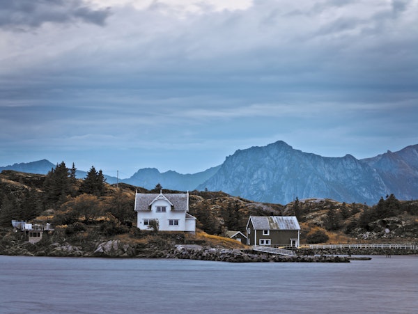 Coastal Cabins Under Blue Mountains