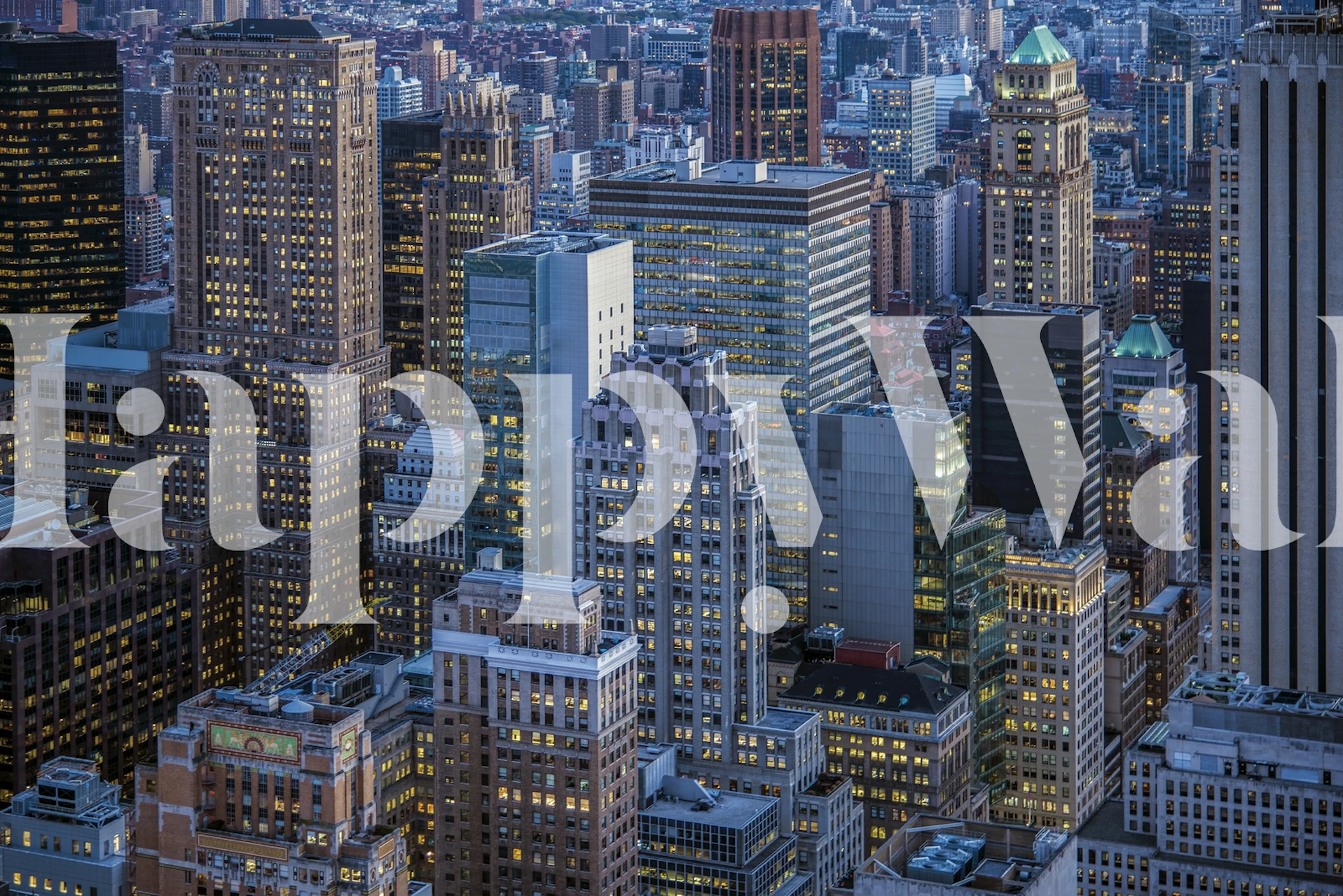 Tapetti, joka esittää kaupungin siluettia yöllä