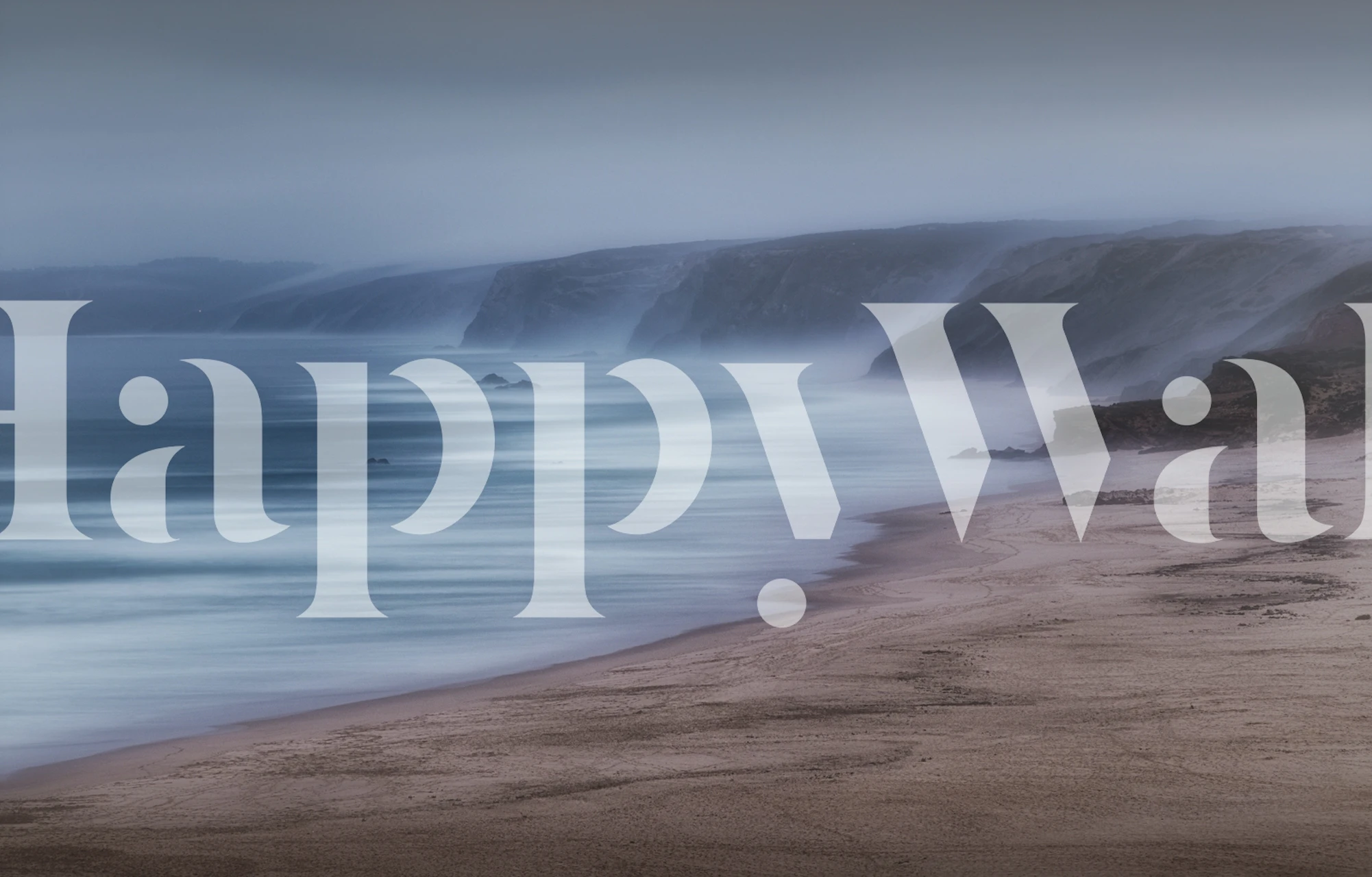 Dimmig strand- och havtapet med mjuka blåtoner och neutrala toner