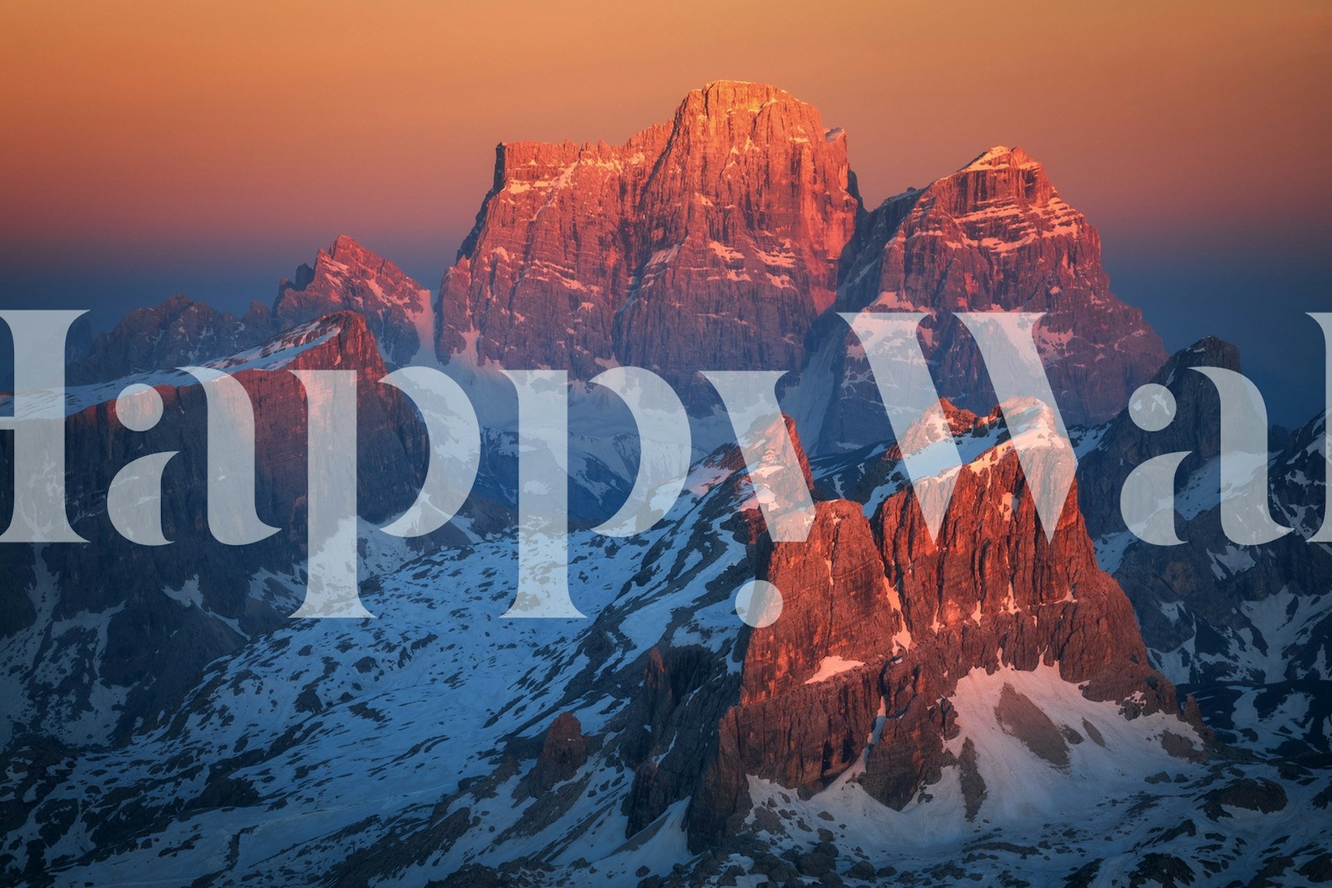 Burning Dolomites behang in een kamer